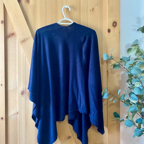 Navy blue shawl, one size - Picture 5 of 5